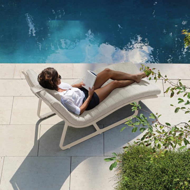 Lit de jour Florida en aluminium beige avec coussin sunproof