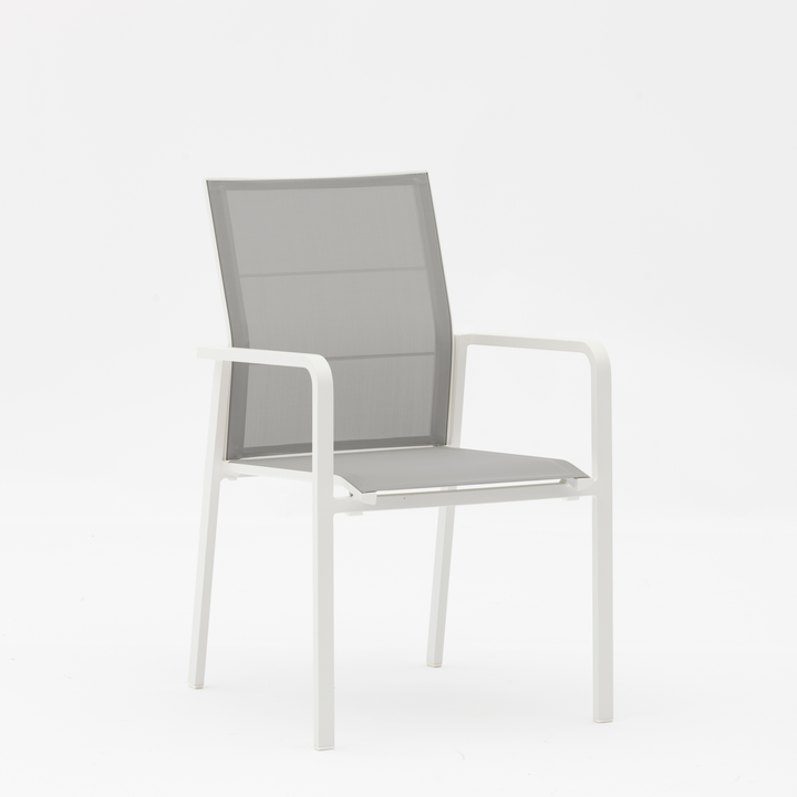 Yuma tuintafel in wit aluminium en beige keramiek met boca stapelstoelen