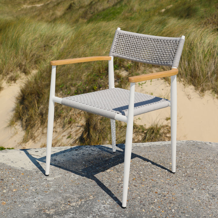 Bonita tuintafel met 6 coco stapelstoelen in wit alluminium