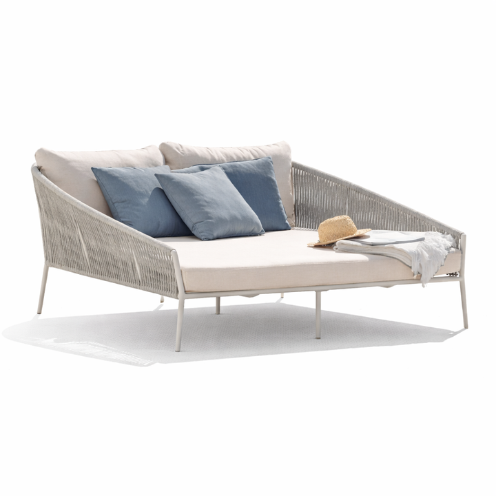 Fortuna daybed in white aluminum and linen straight woven round rope