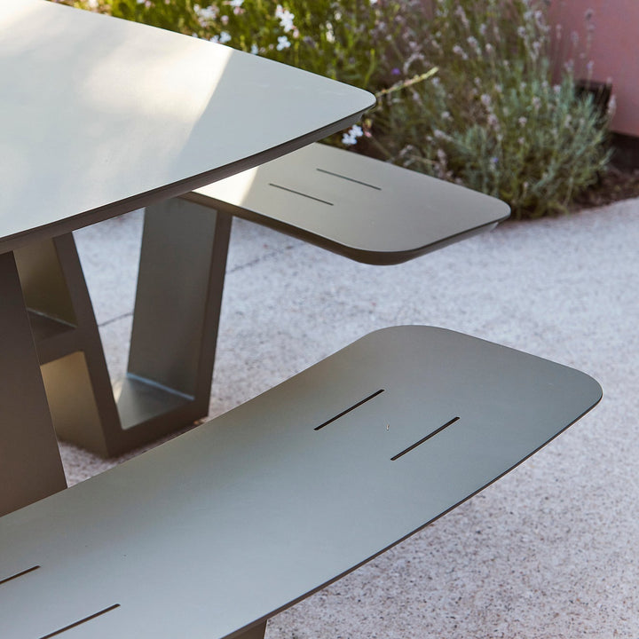 Squadro picknicktafel 229x229cm in groen mat aluminium